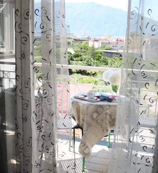 اتاق استاندارد یک تخته با بالکن, Vesuview Guest House Near The Ruins