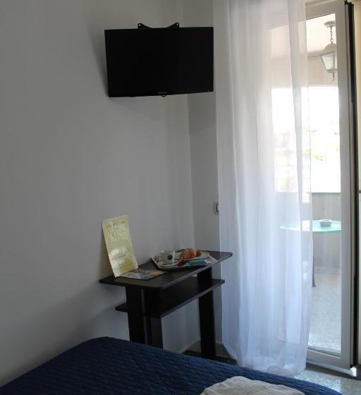 اتاق استاندارد یک تخته با بالکن, Vesuview Guest House Near The Ruins