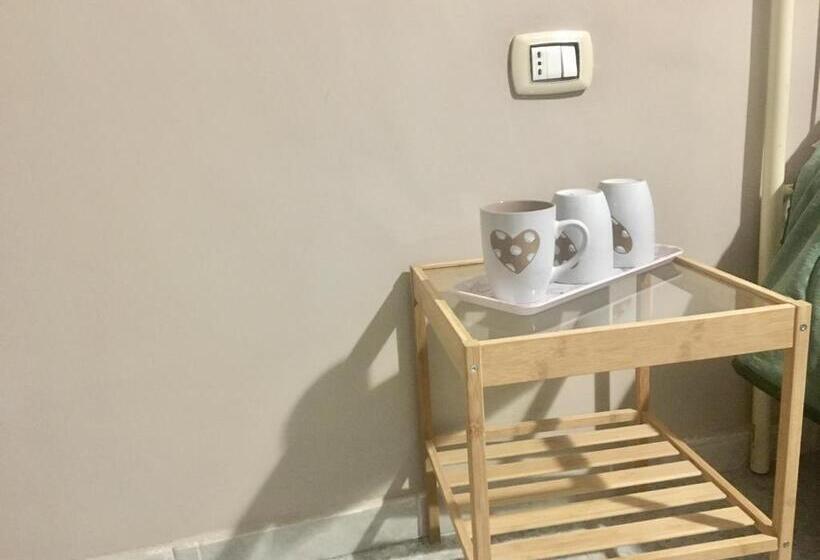 اتاق استاندارد سه تخته با بالکن, Vesuview Guest House Near The Ruins