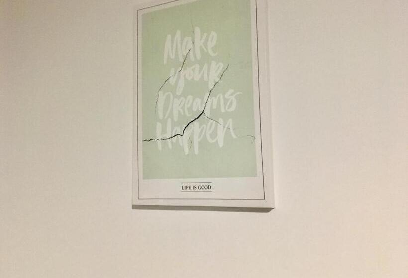 اتاق استاندارد سه تخته با بالکن, Vesuview Guest House Near The Ruins