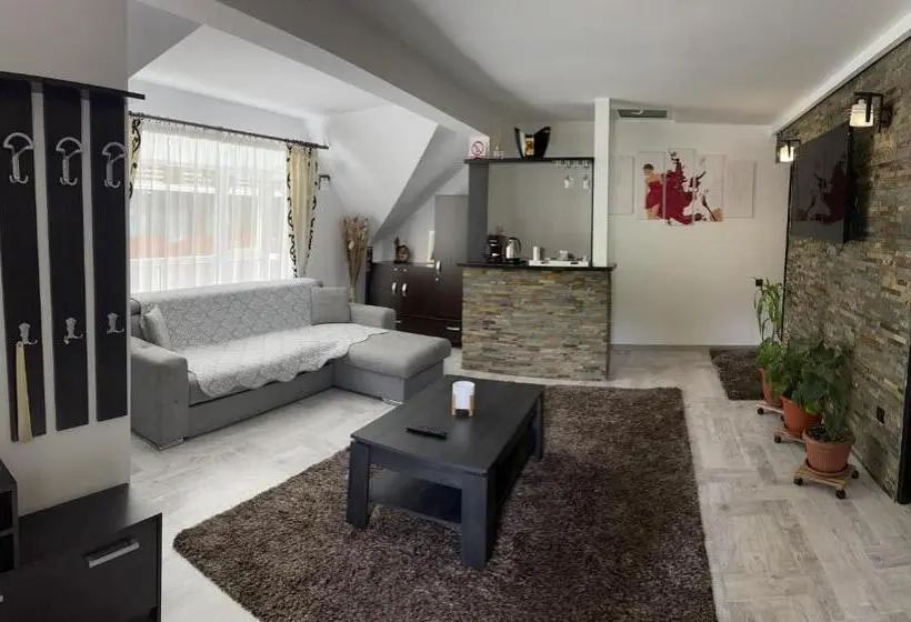 سوییت لوکس, Casa Anne Marie