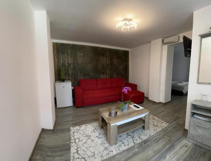 스탠다드 스튜디오, Casa Anne Marie