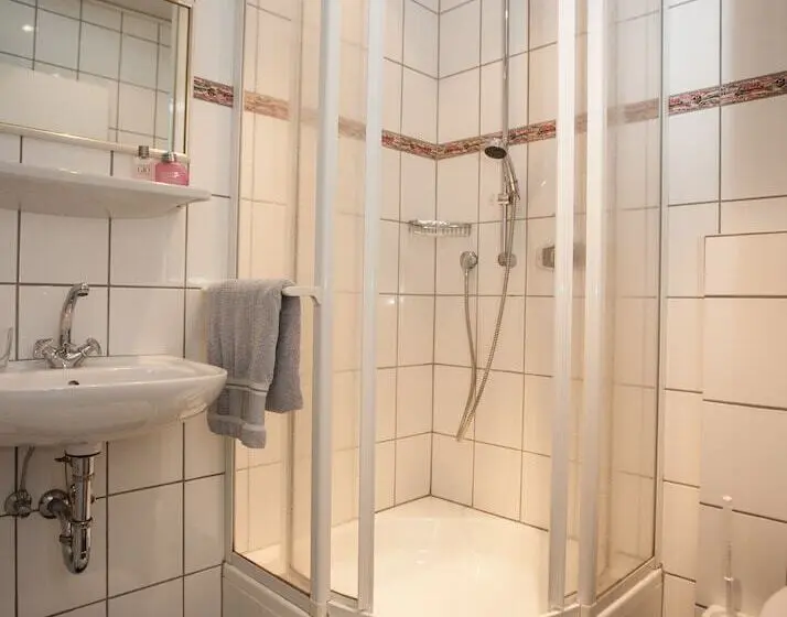 Standard Yhden Hengen Huone, Pension Haus Brieden