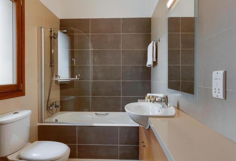 Вилла 3 Спальни с Бассейном, Aphrodite Hills Rentals   Junior Villas