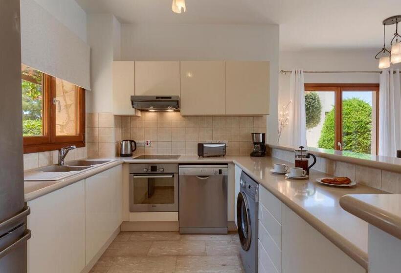 Vivenda 3 Dormitórios com Piscina, Aphrodite Hills Rentals   Junior Villas