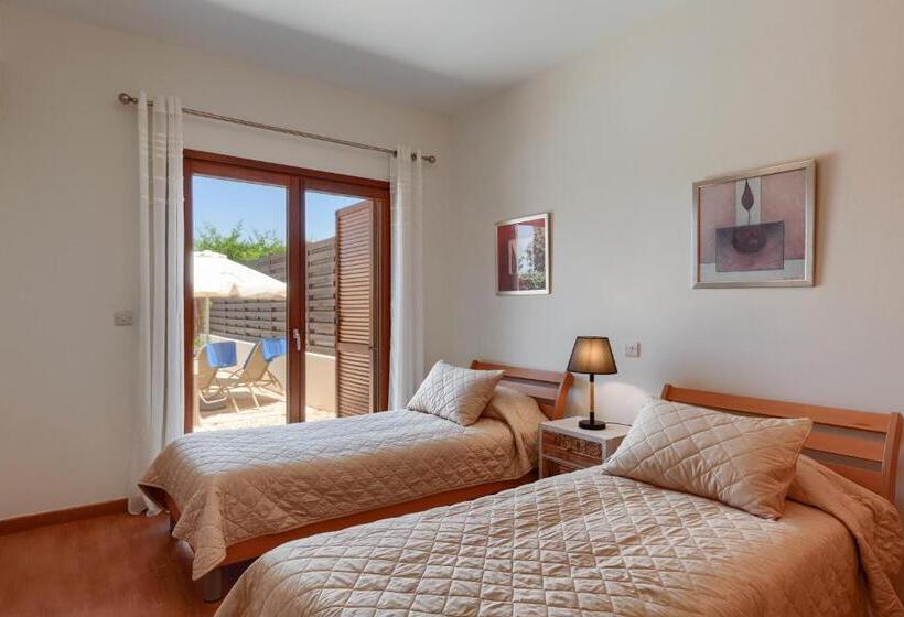 Vivenda 3 Dormitórios com Piscina, Aphrodite Hills Rentals   Junior Villas