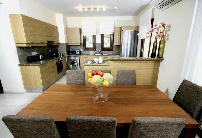 Vivenda 3 Dormitórios com Piscina, Aphrodite Hills Rentals   Junior Villas