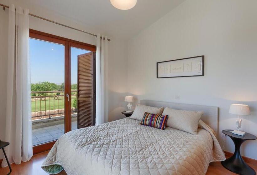 Вилла 3 Спальни с Бассейном, Aphrodite Hills Rentals   Junior Villas