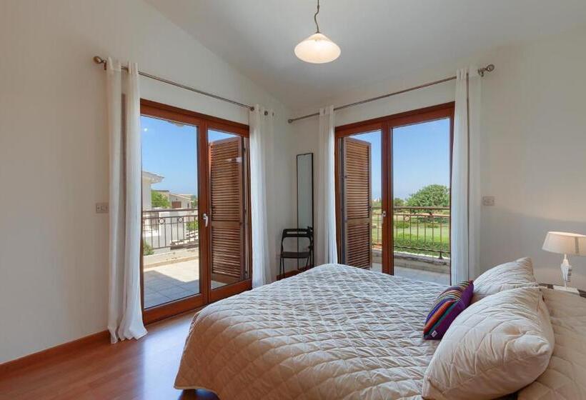 Vivenda 3 Dormitórios com Piscina, Aphrodite Hills Rentals   Junior Villas