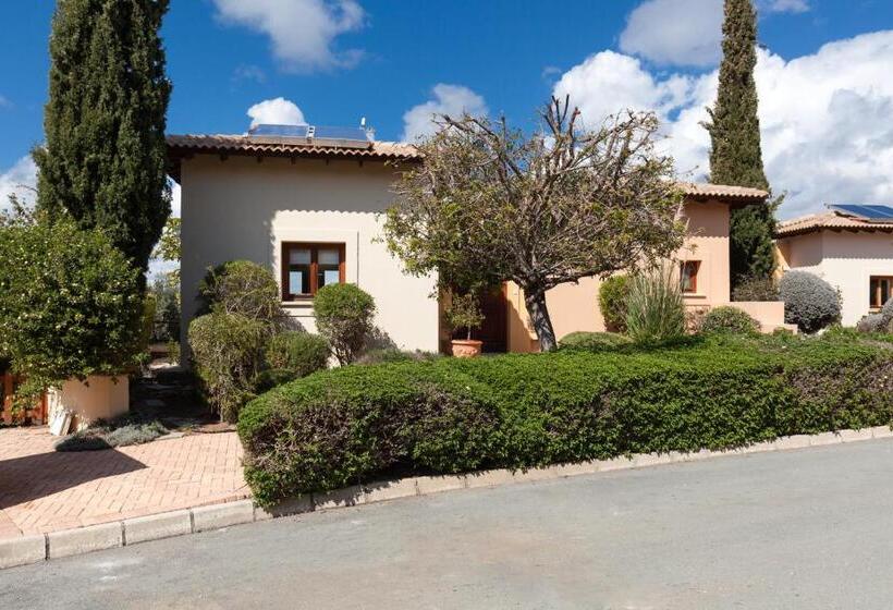 Vivenda 3 Dormitórios com Piscina, Aphrodite Hills Rentals   Junior Villas