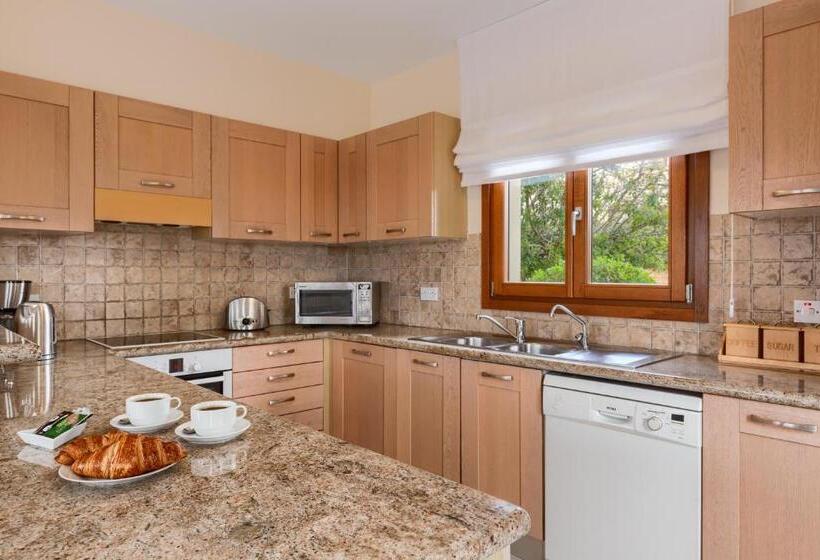 Vivenda 3 Dormitórios com Piscina, Aphrodite Hills Rentals   Junior Villas