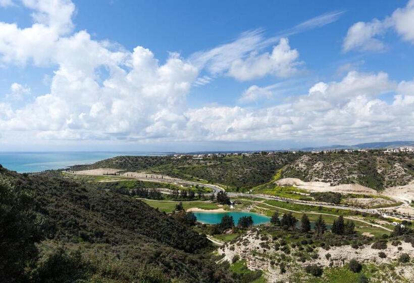 Vivenda 3 Dormitórios com Piscina, Aphrodite Hills Rentals   Junior Villas