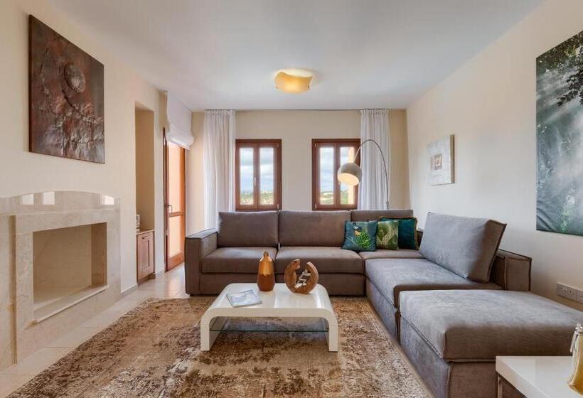 Вилла 3 Спальни с Бассейном, Aphrodite Hills Rentals   Junior Villas