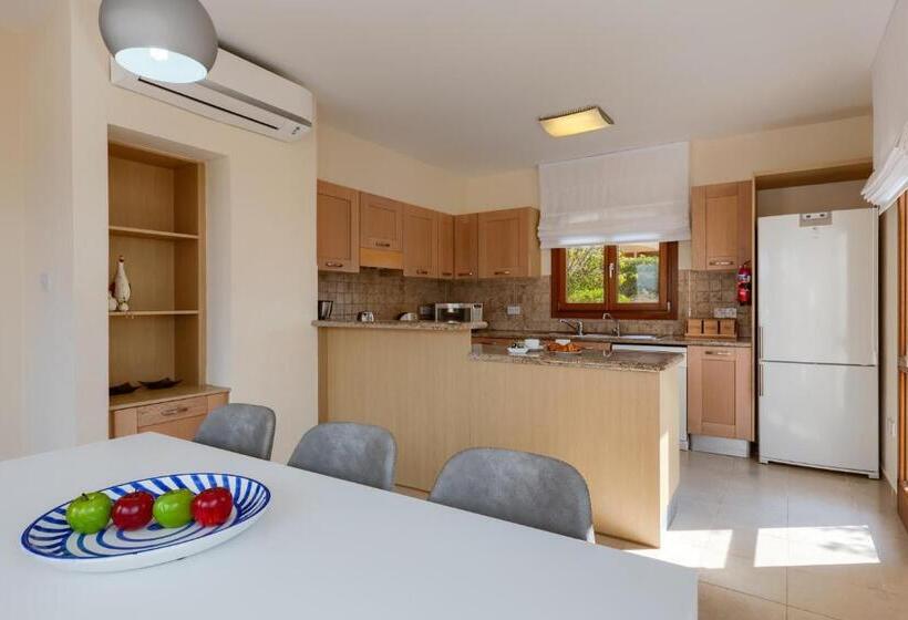 Vivenda 3 Dormitórios com Piscina, Aphrodite Hills Rentals   Junior Villas