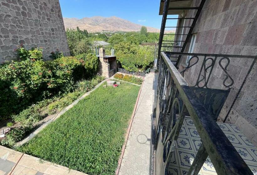 اتاق لوکس, Apricot Tree B&b