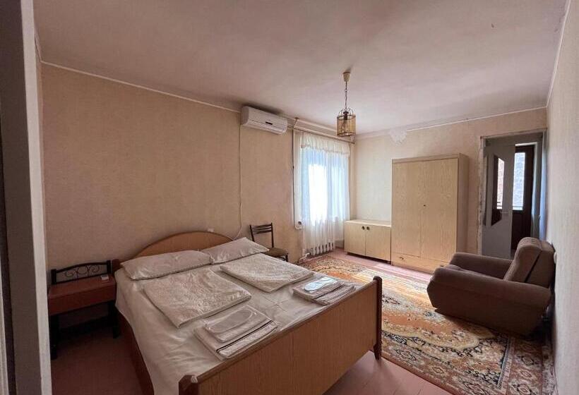 اتاق لوکس, Apricot Tree B&b