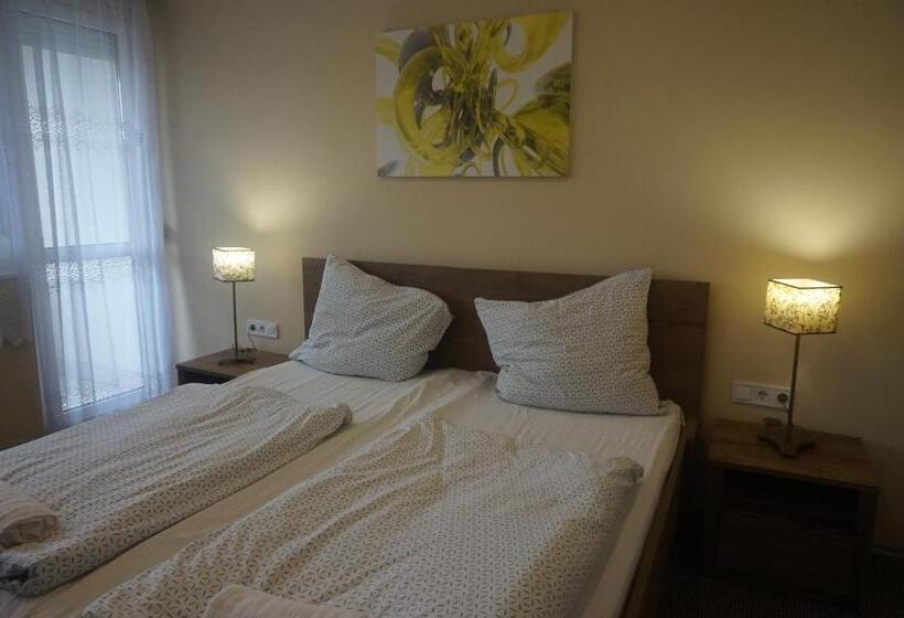 带1个卧室的带阳台的公寓, Ajka