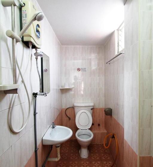 스탠다드 트리플 룸, Broadway Budget