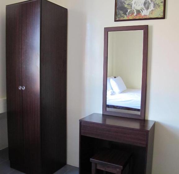 수피리어 패밀리 룸, Broadway Budget