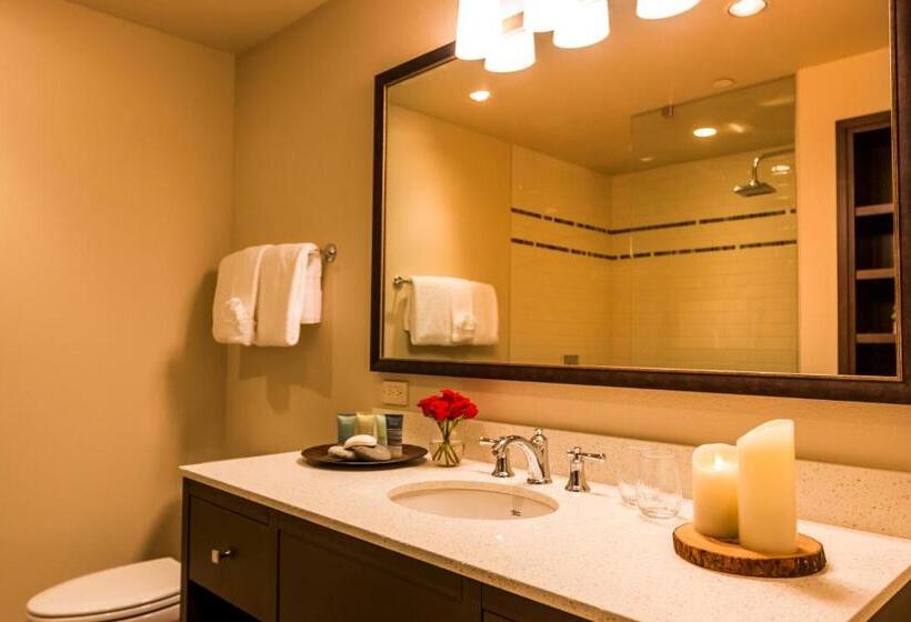 Номер Deluxe Кровать Кинг, The Lodge At Columbia Point