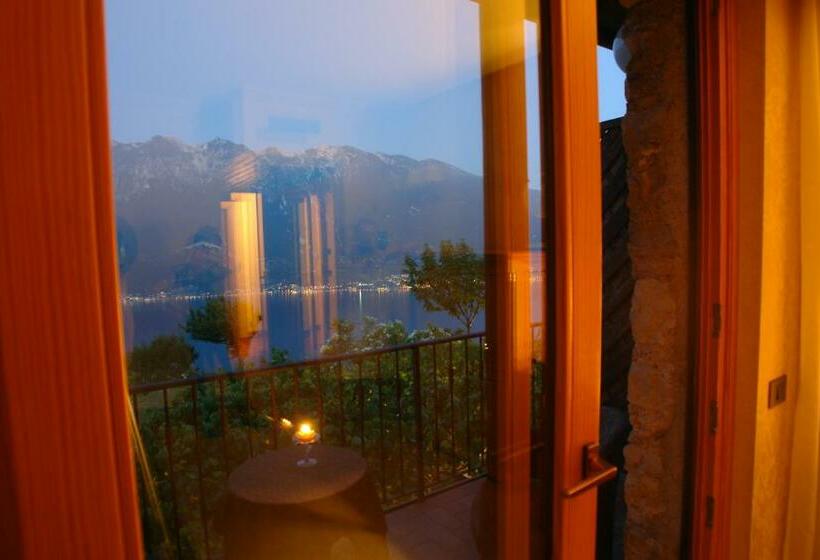 Superior room with lake view, Villa Selene