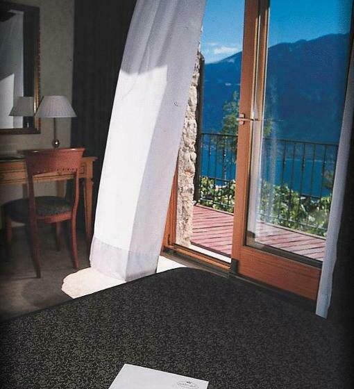 Superior room with lake view, Villa Selene