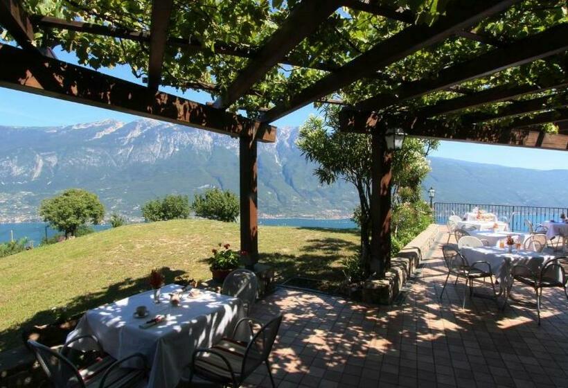 Superior room with lake view, Villa Selene