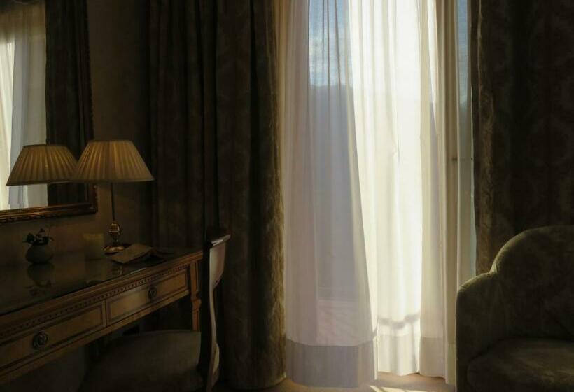 Superior room with lake view, Villa Selene