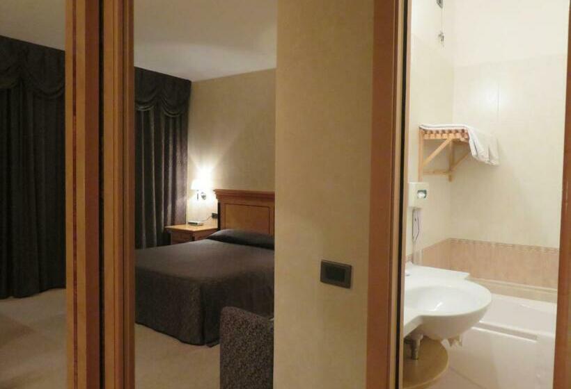 Superior room with lake view, Villa Selene