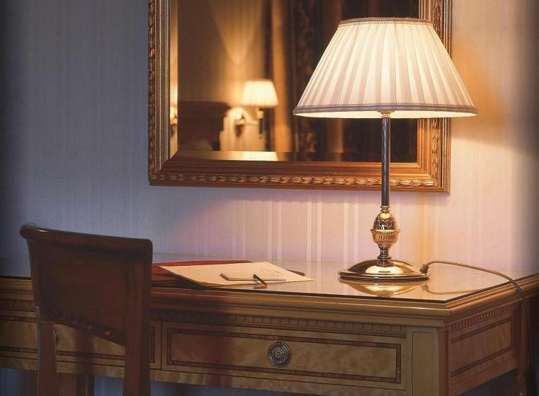 Superior room with lake view, Villa Selene