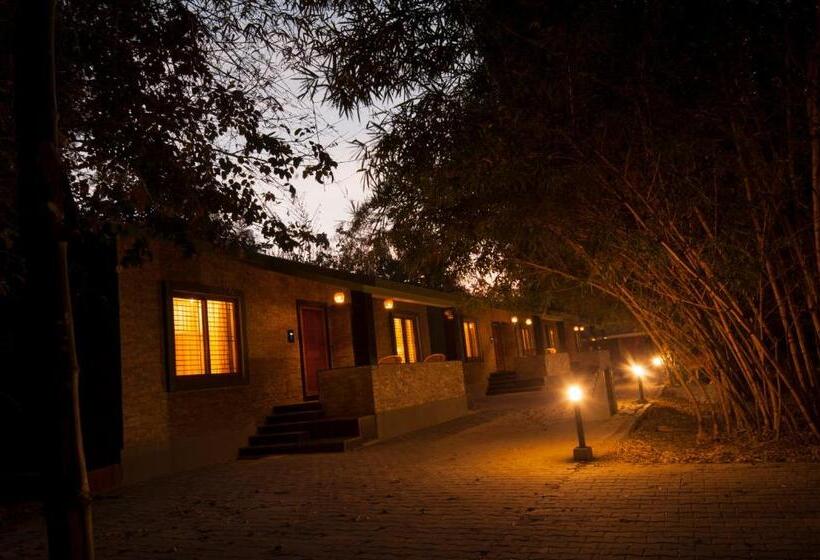 Номер Superior Кровать Кинг, Mc Resort Wildlife Resort Bandipur