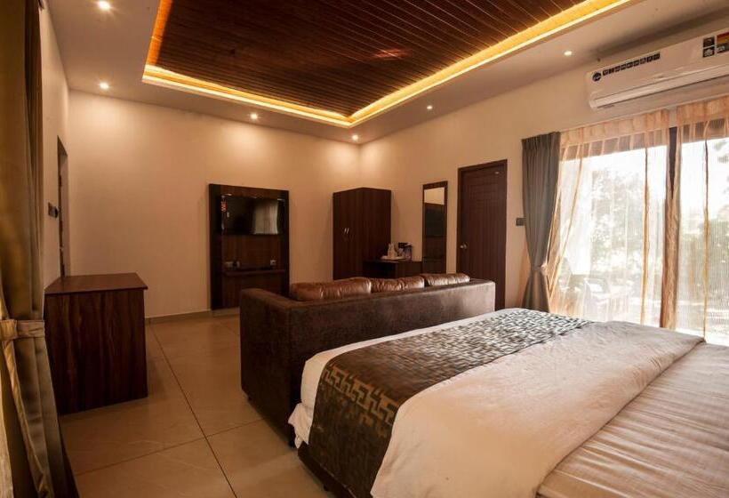 Номер Superior Кровать Кинг, Mc Resort Wildlife Resort Bandipur