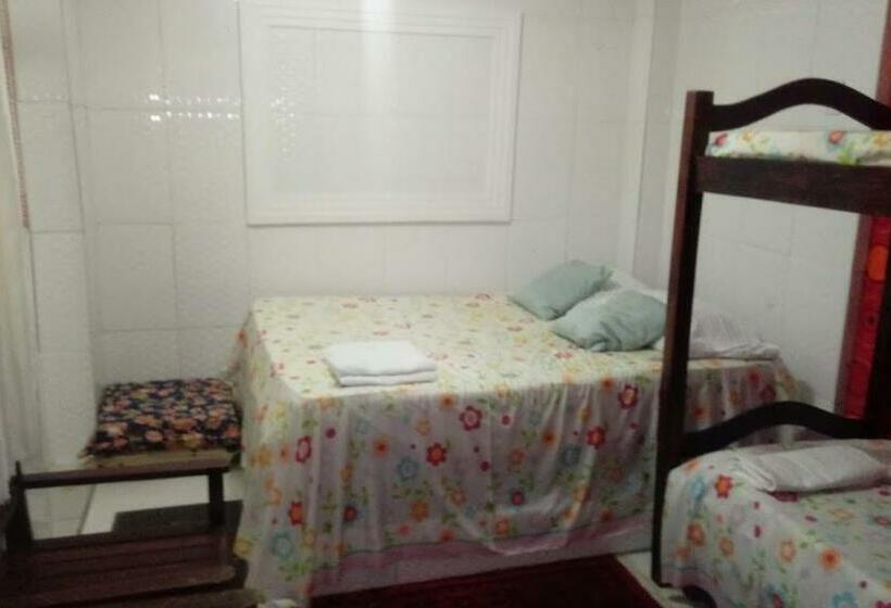 تختخواب در اتاق مشترک, Casa Da Lucia