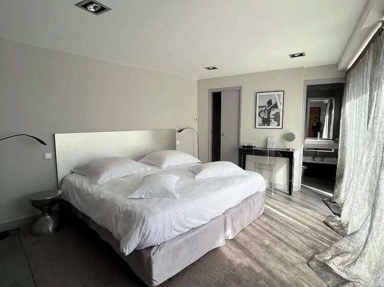 اتاق استاندارد با چشم‌انداز استخر, Lafitenia Resort