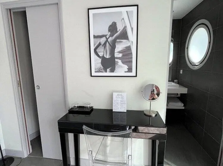 اتاق استاندارد با چشم‌انداز استخر, Lafitenia Resort