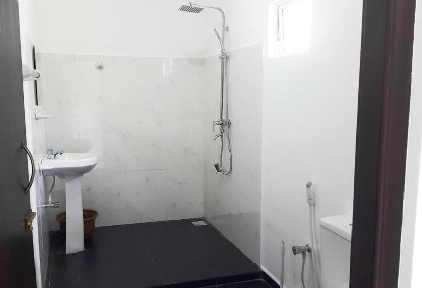 חדר משפחתי, Soorya Guest Mirissa