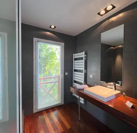 اتاق استاندارد با بالکن و چشم‌انداز دریا, Lafitenia Resort