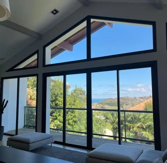 سوییت با چشم‌انداز دریا, Lafitenia Resort