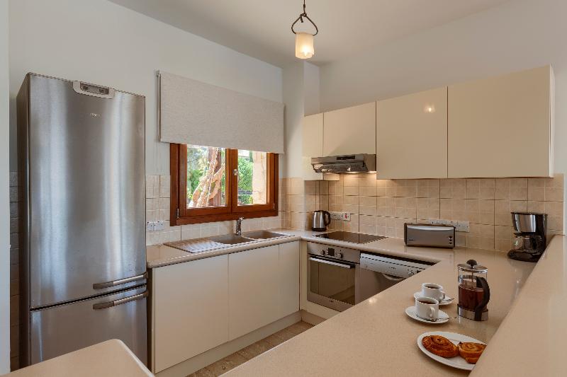 Vivenda 3 Dormitórios com Piscina, Aphrodite Hills Rentals   Junior Villas