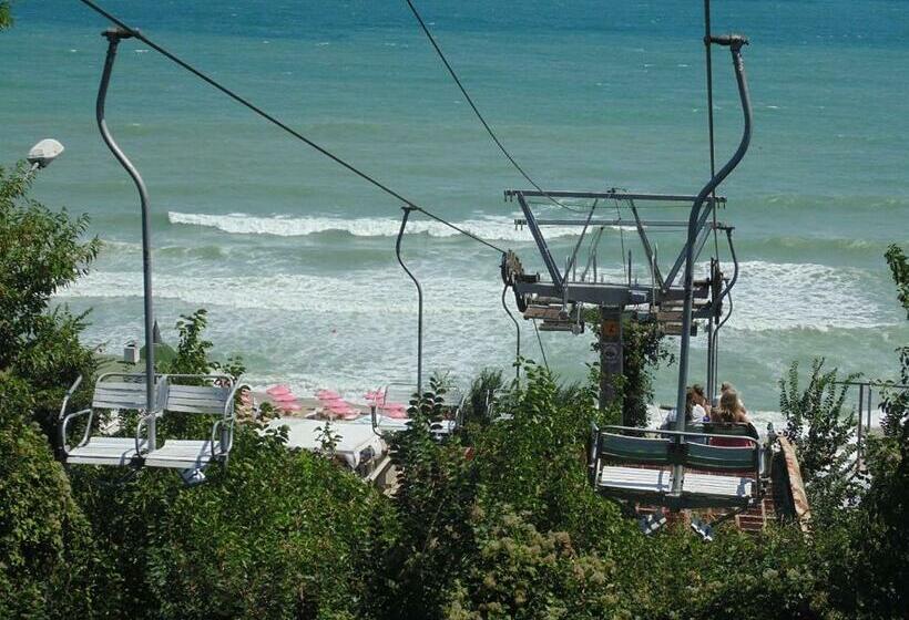 Студия Стандарт Вид на Море, Family Hotel Perla