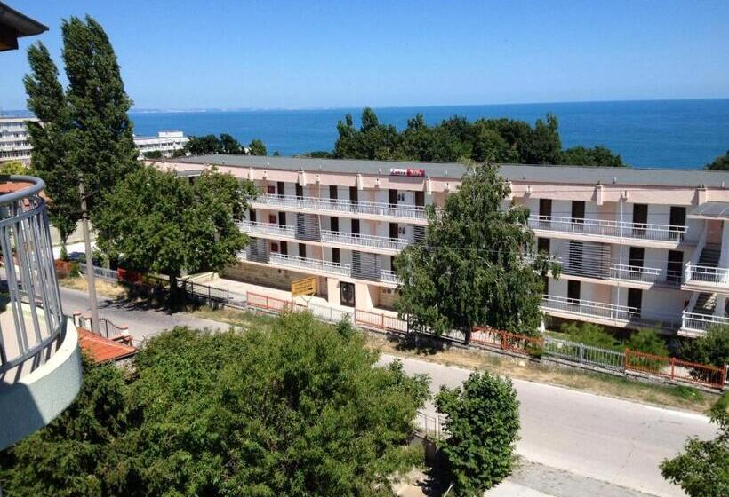 Студия Стандарт Вид на Море, Family Hotel Perla