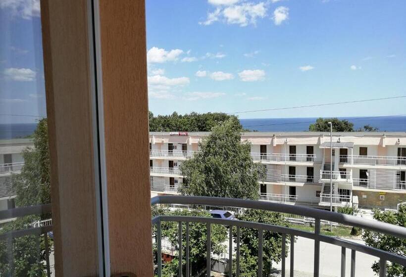 Студия Стандарт Вид на Море, Family Hotel Perla