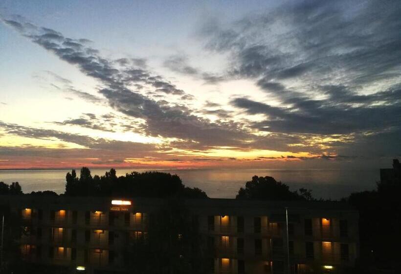 Студия Стандарт Вид на Море, Family Hotel Perla