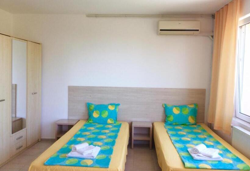 Студия Стандарт Вид на Море, Family Hotel Perla