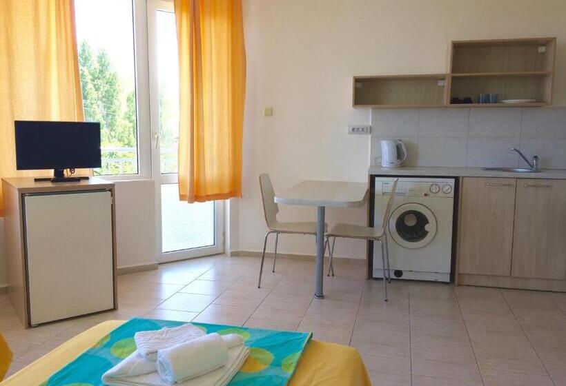 Студия Стандарт Вид на Море, Family Hotel Perla