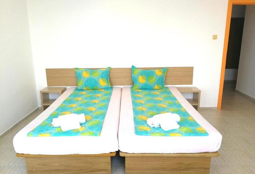 Люкс с Балконом, Family Hotel Perla