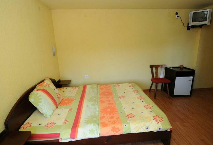 Номер Стандарт с Балконом, Family Hotel Studio