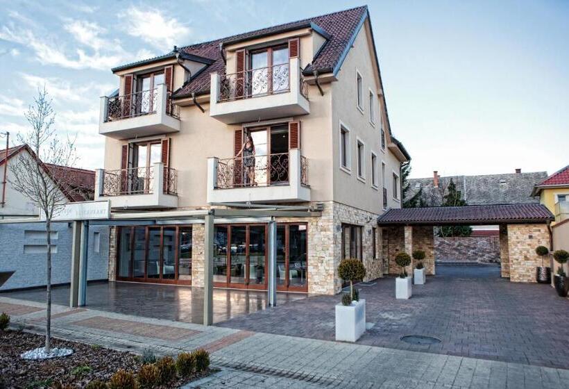 اتاق استاندارد با بالکن, Mirage Hotel Sárvár