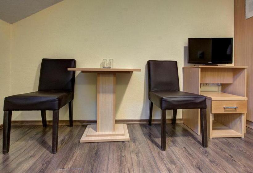 اتاق استاندارد, Tihe Noci Motel