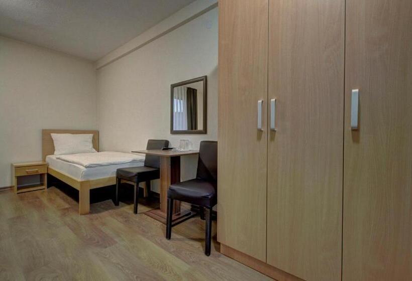 اتاق استاندارد سه نفره, Tihe Noci Motel